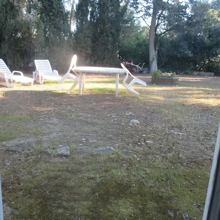 Le Domaine Du Chapitre B&B 카르카손